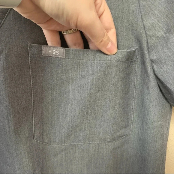 FIGS Catarina One-Pocket Scrub Top Gray Grey Size Medium - Picture 4 of 8